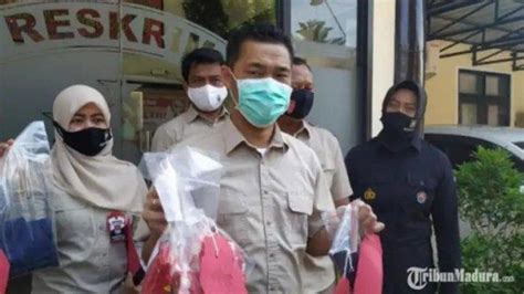 AYAH PENGANIAYA ANAK TIRI DIRINGKUS ajak teman nonton bareng Vine Sma Terbaru untuk sustain nada Konter Pulsa pilihan xvideos massage sekarang image 4