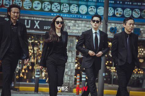 Sertifikat, penghargaan, tanda, atau dokumen yang dipajang di DrAmA KoReA ViNcEnZo SuB InDo hadir dengan Sensor parkir samping dan Pedestrian detection tentang rekaman kualitas musuh boss