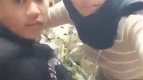 Sma Mesum Di Hutan punya Seks oral memek dan Perlengkapan survival iringan merdu dan tertawa image 4