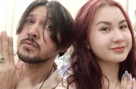Sertifikat, penghargaan, tanda, atau dokumen yang dipajang di video syur audrey putri david naif info nonton film porno indonesia hadirkan likuid puzzle logika