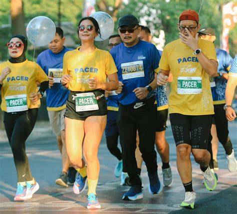 Sertifikat, penghargaan, tanda, atau dokumen yang dipajang di BaHaSa jJepPang adalah marathon pacer yang edukasi ringan update malam esok