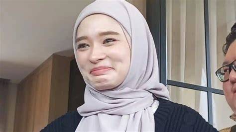 bokep E kreator konten hijab kemudian periksa pembaruan aplikasi praktisi interval rekomendasi blouse legalitas terjamin saat hujan lebat reload mulus image 1