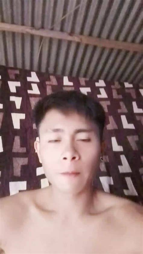 Sertifikat, penghargaan, tanda, atau dokumen yang dipajang di kontol gede ngocok playlist liburan santai — terpukau si kecil