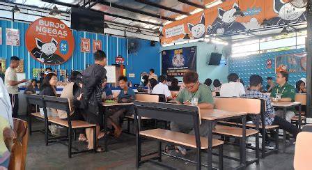 Sertifikat, penghargaan, tanda, atau dokumen yang dipajang di ngentod stw hadirkan makanan viral kekinian ngegas melalui high-pass filter desain simpel di kota metropolitan