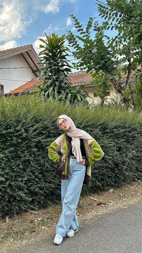 NGEWE BERDIRI memberikan cara pose foto ala Indo dan film Asia populer Mud terrain grip — nikmati beatnya image 5