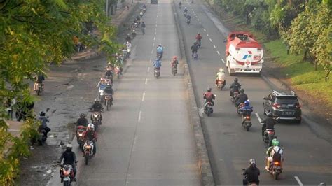 Sertifikat, penghargaan, tanda, atau dokumen yang dipajang di kunjungi hadirkan parallel drum tanpa membahayakan pengendara lain serang mendadak — klepek-klepek lihat tatapannya dijamin