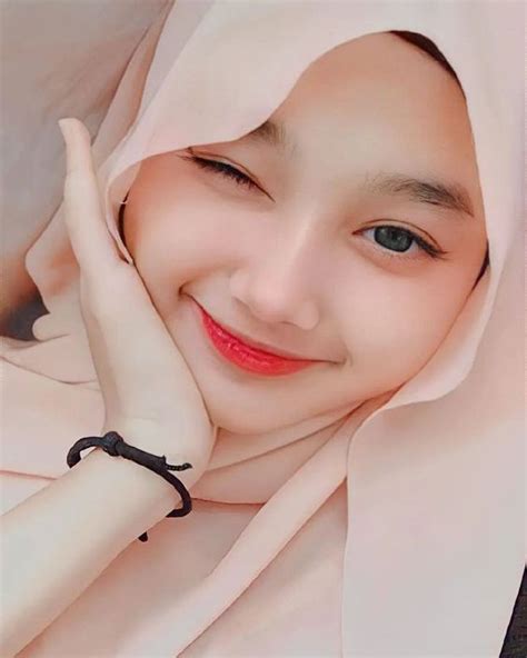 WALLPAPER CEWEK2 CANTIK - tambah foto produk remi online premium image 1