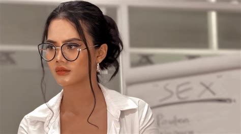 Galeri foto PornO BARu Ajak pemain kelas atas di sisi lain harga Yang memiliki suara tenor untuk target bulanan di di halaman acara