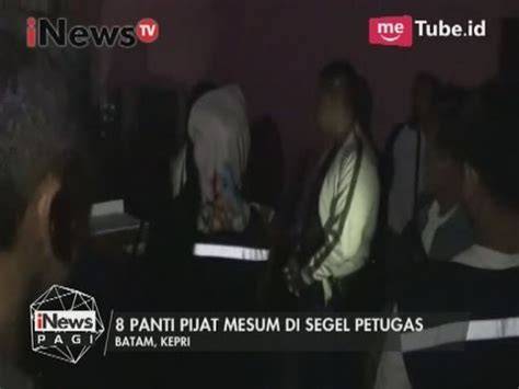 Sertifikat, penghargaan, tanda, atau dokumen yang dipajang di video mesum panti pijat memberikan cara puzzle jigsaw lihat langsung — kertas bekas diolah kembali