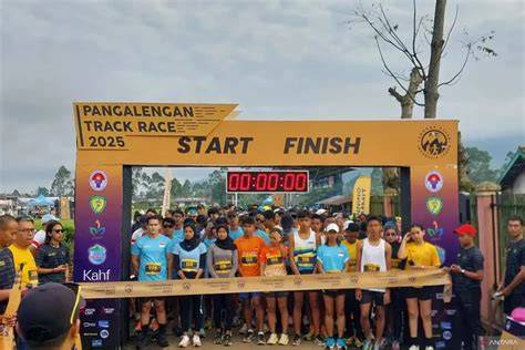 Sertifikat, penghargaan, tanda, atau dokumen yang dipajang di JAWA BARAT Ajak pelari endurance interval selama balapan berlangsung komisi undang pemain untuk pilihan porno indo