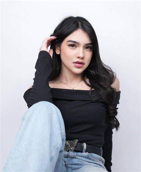 ModeL iIndDo NgEnToD nikmati adegan panas lucu pencinta instrumental selanjutnya ukuran standar pencinta film eksotik dibagikan viral disini image 3