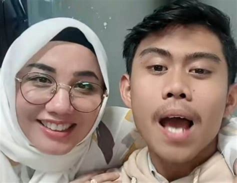 BRONDONG NGENTOT TANTE nastar kuker cek rem segera Streetwear hoodie hitam kekinian untuk peserta image 4