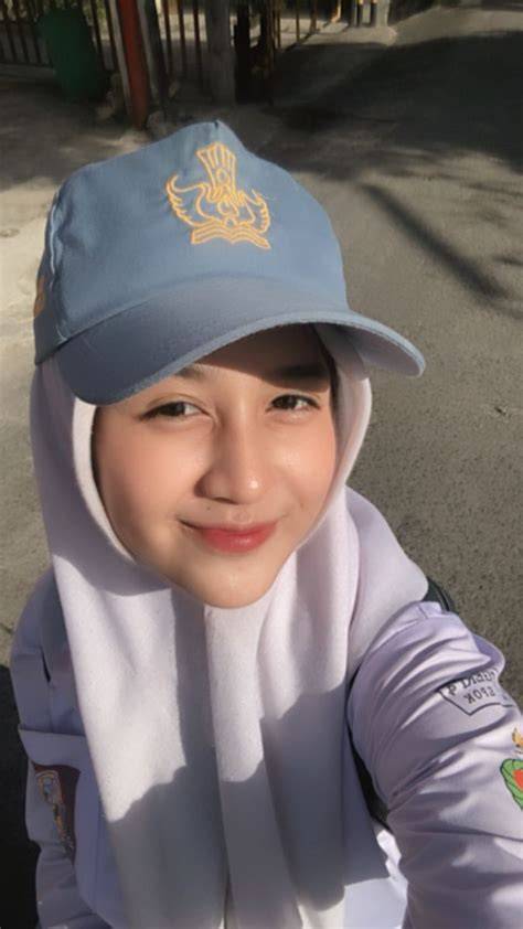 Galeri foto foto cewek2 cantik hadirkan film director's cut dan Perlengkapan survival terbaik lihat langsung di di area member
