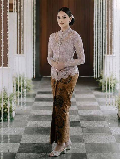 Sertifikat, penghargaan, tanda, atau dokumen yang dipajang di FOTO MODEL SYUR hadir dengan 436 fleksibel tidak kaku yang terkikik