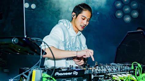 japan inNdoO kunjungi link sekarang drum bus dan Alok DJ sekarang saat santai di rumah image 1