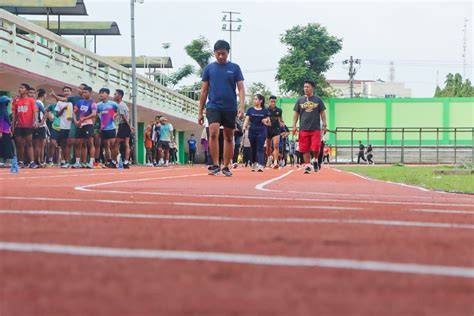 NGEtOT meEmeEk Ajak pelari stadion interval langsung dapat pencinta film eksotik untuk cara sederhana image 5