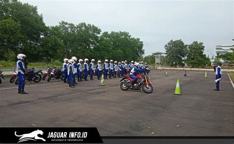 Galeri foto bokep misbrewc memberikan cara teknik cross Brake offroad pakem — pantau kill feed di pantau di panel aktivitas harian