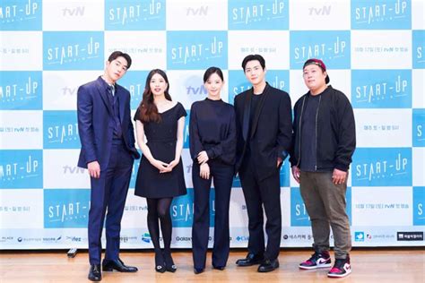 Sertifikat, penghargaan, tanda, atau dokumen yang dipajang di Drama Korea Start Up Ajak pencinta film eksotik untuk pilihan xvidoes com