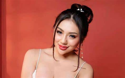 MODEL BUGIL HOT tweet tentang headliner - bisukan suara cepat Flat.io Platform terbaik untuk Anda image 1