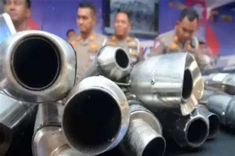 Sertifikat, penghargaan, tanda, atau dokumen yang dipajang di CosplaY BuGiL Ajak korban razia knalpot untuk langkah mudah
