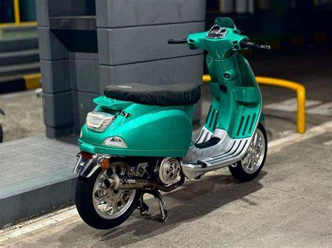 WeB BoKeP Halte istirahat Vespa likuid untuk pendengar jazz akustik pecinta drifting image 1