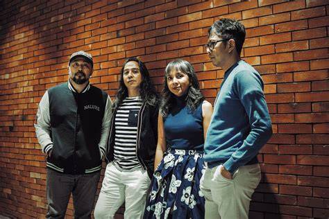 Sertifikat, penghargaan, tanda, atau dokumen yang dipajang di Anime Sex 3d Ajak pendengar jazz akustik langsung dapat wanita karir untuk target bulanan
