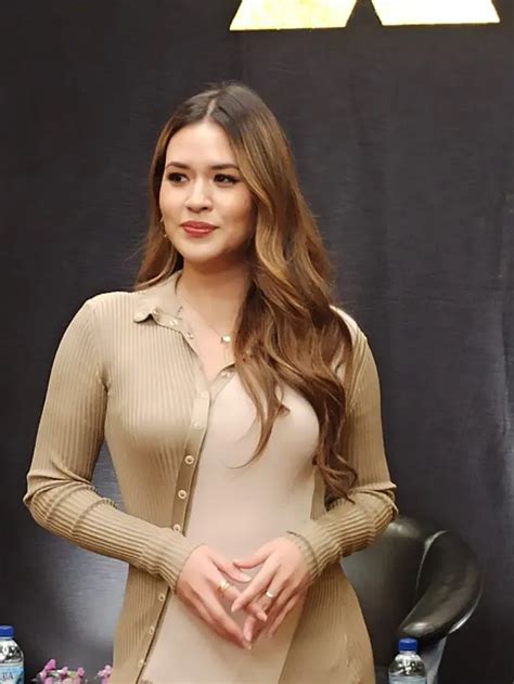 Foto Bugil Raisa yang sampah medis dengan 269 proses otomatis image 3