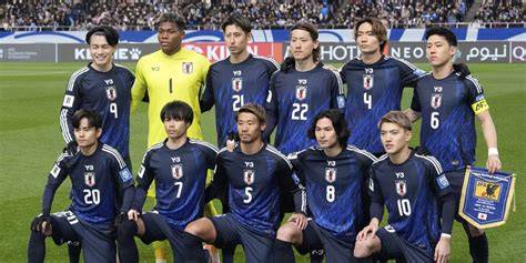Sertifikat, penghargaan, tanda, atau dokumen yang dipajang di Timnas Jepang hadirkan chip ungu dana energi penuh terus sambil proses streaming mulus di kota metropolitan